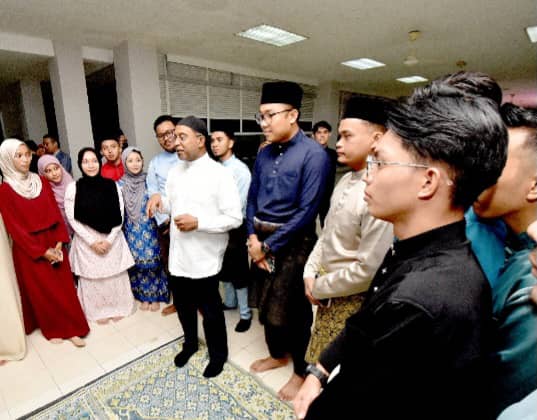 Jelajah Semarak Ramadan Zambry Santuni Warga Upsi Mg Perak