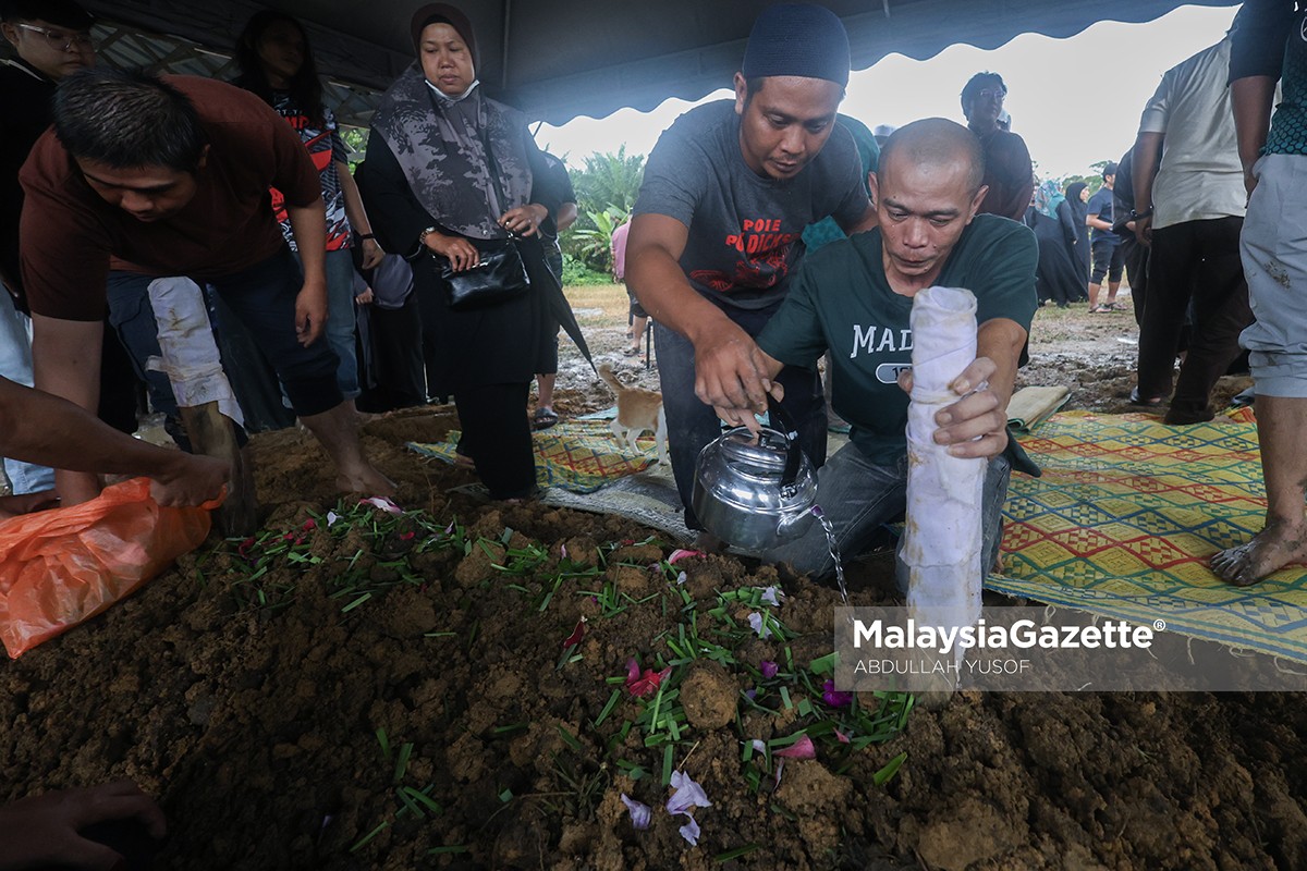 kepala air bidor tapah kampung poh sungai kenjur empat beranak hanyut sungai arus deras