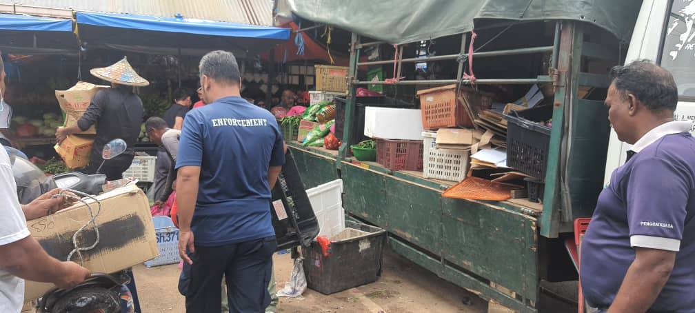 Operasi tanpa kebenaran Premis pusat sembelih ayam, itik diarah tutup manjung sitiawan Majlis Perbandaran Manjung MPM