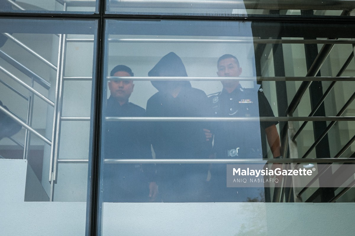Pegawai polis dakwa bunuh pelajar Mahkamah tetapkan perbicaraan 30 hari Mahkamah Tinggi Ipoh, pada Selasa 30 hari perbicaraan pegawai kanan polis bunuh pelajar Tingkatan 5 pada Disember tahun lalu Hakim Datuk Bhupindar Singh Gurcharan Singh Preet Muhammad Zaharif Affendi DSP Mohd Nazri Abdul Razak