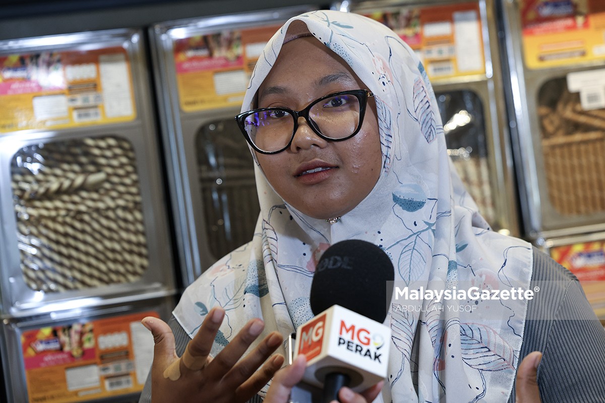 dalam tin Biskut lejen Ummi Kalsom biskut timbang perniagaan taman jati