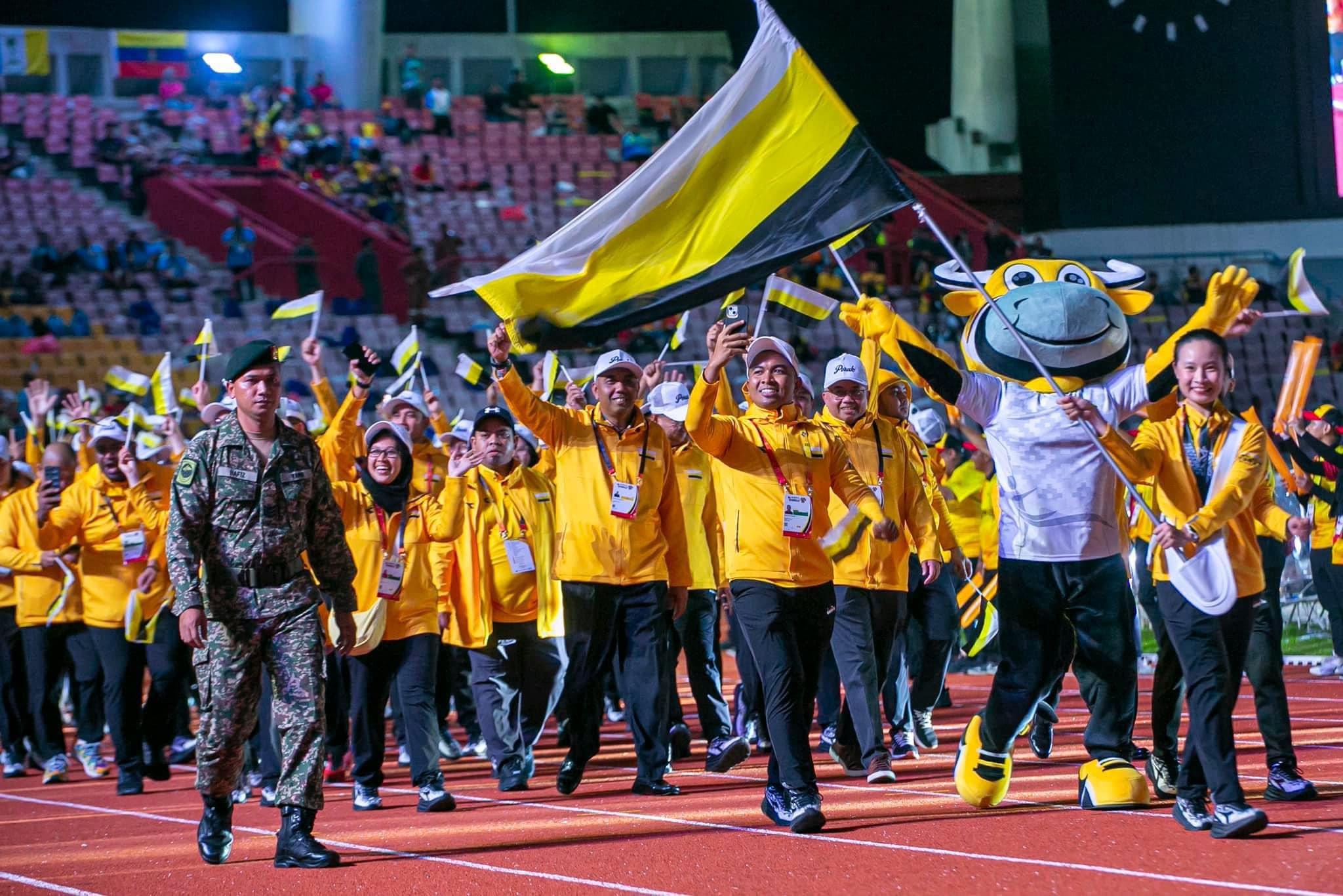 Kontinjen Perak semasa upacara pembukaan SUKMA ke-21.