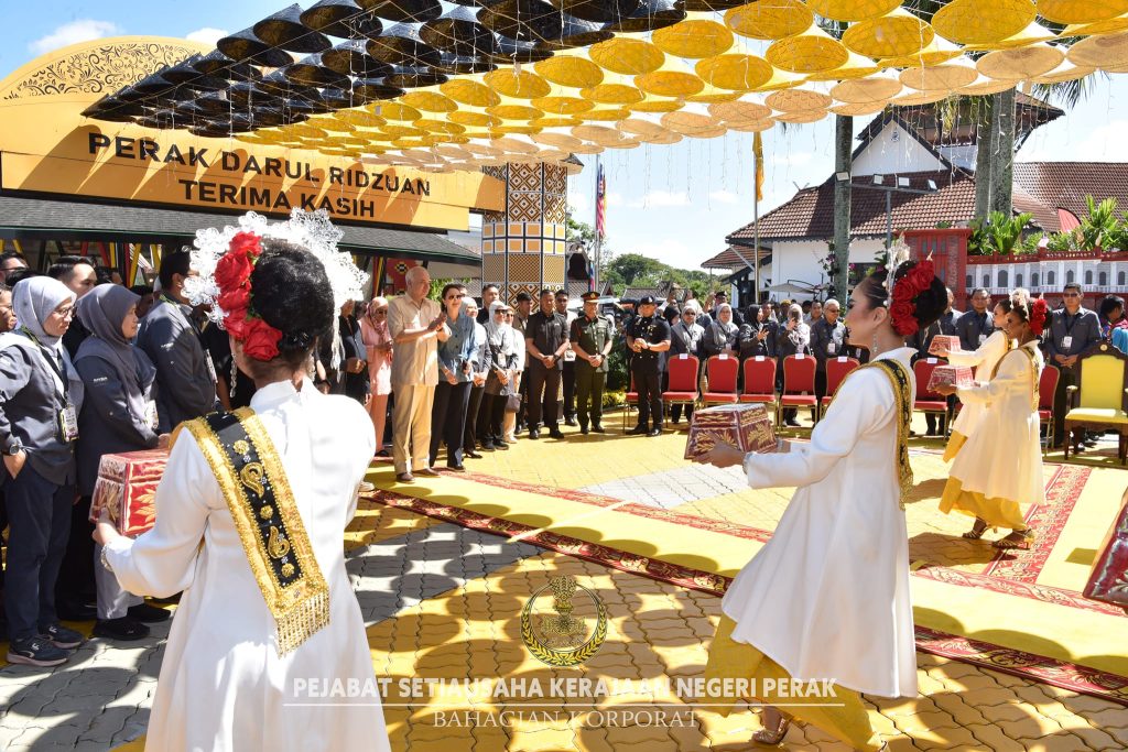 MAHA 2024 Sultan Nazrin, Tuanku Zara berangkat ke Pavilion Negeri Perak pameran