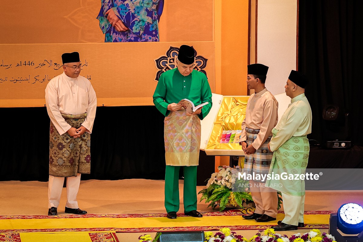 Sultan Nazrin Sultan Perak Majlis Anugerah Kecemerlangan Pendidikan Islam Negeri sekolah pelajar