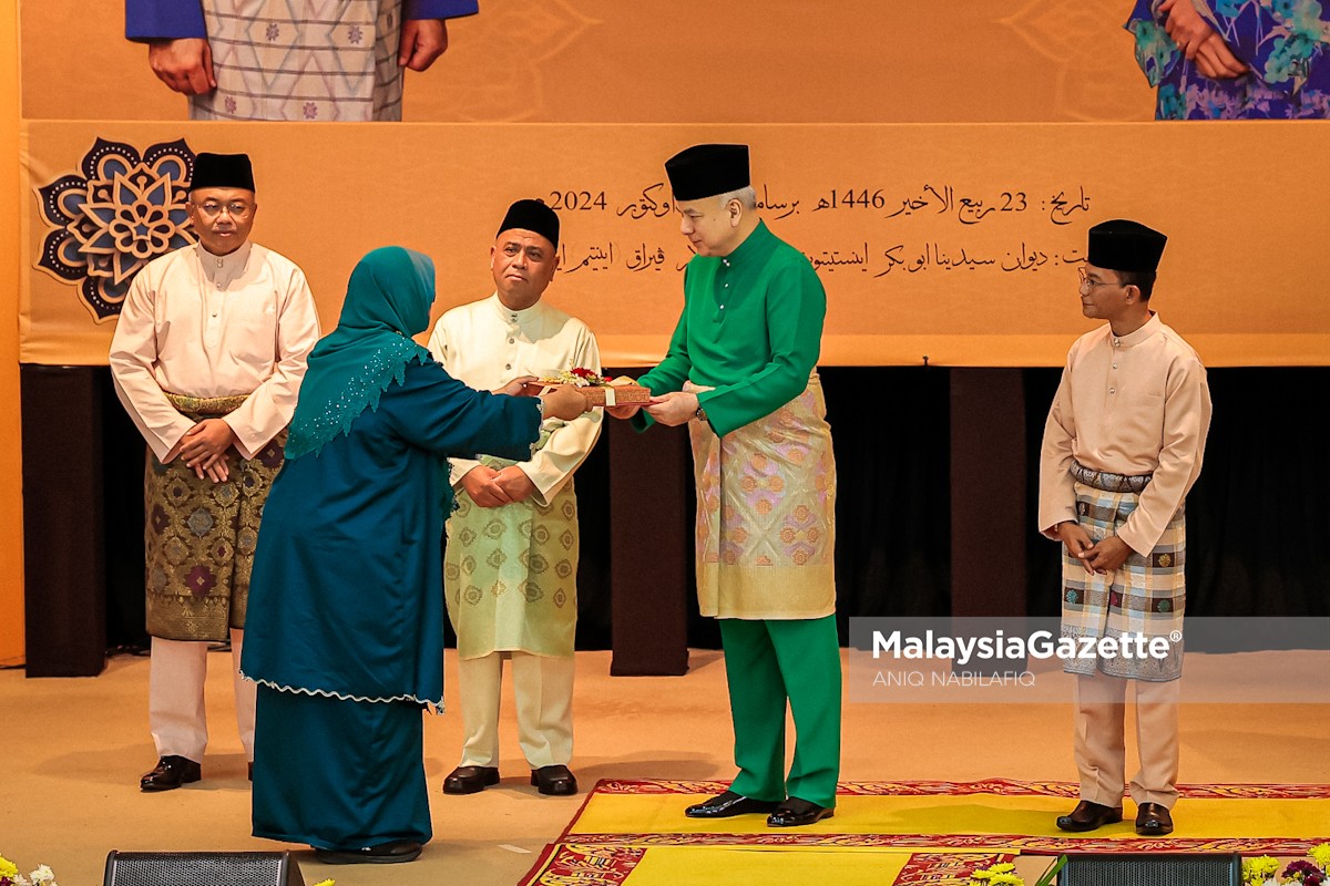 Sultan Nazrin Sultan Perak Majlis Anugerah Kecemerlangan Pendidikan Islam Negeri sekolah pelajar