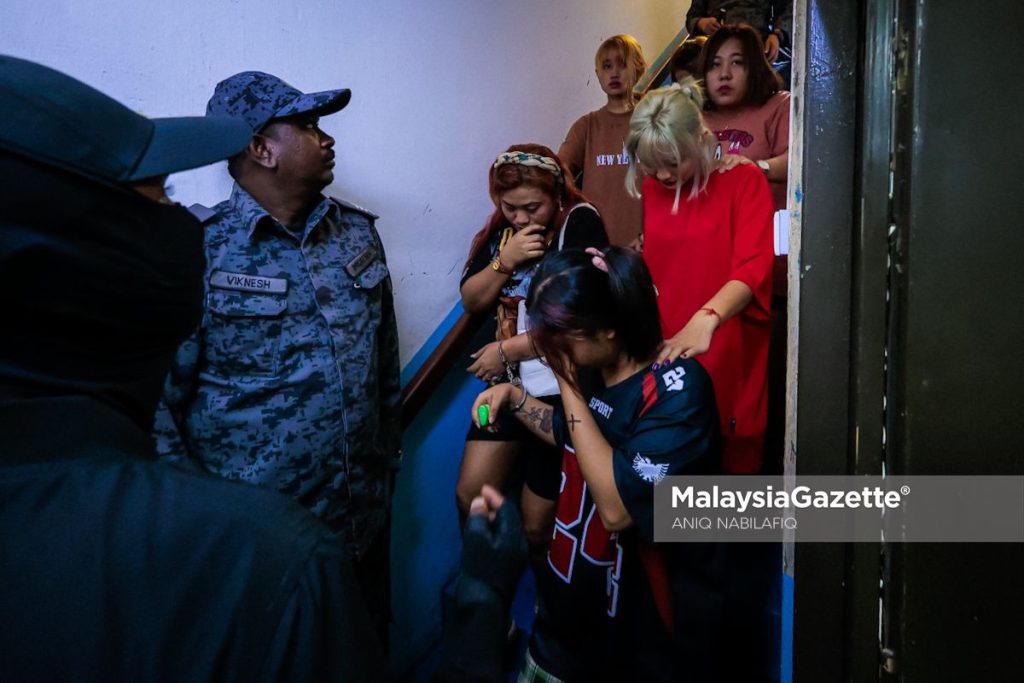 Pusat hiburan karaoke 'khusus' untuk warga Myanmar diserbu