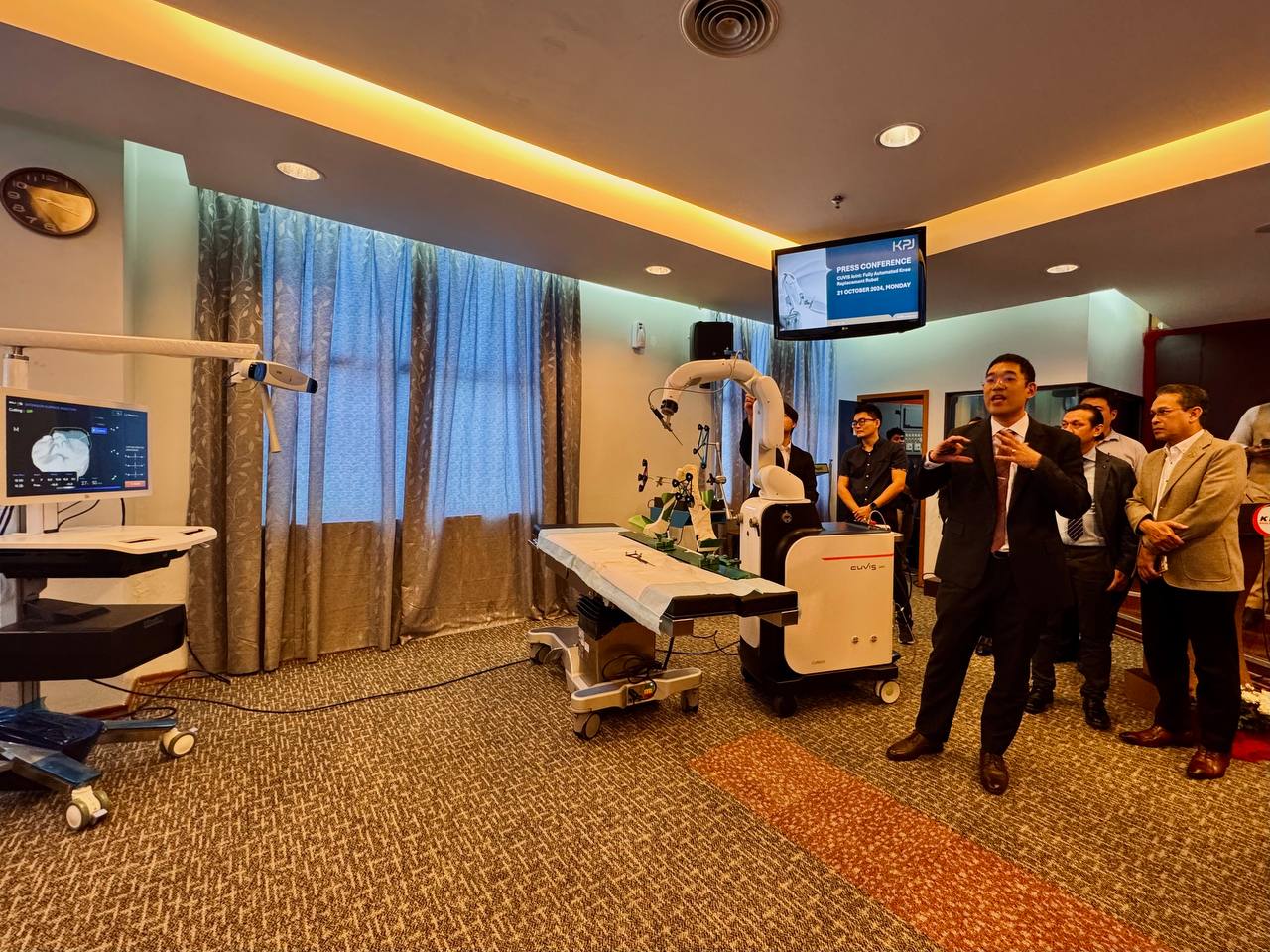 pembedahan penggantian sendi lutut melalui sistem robotik teknologi CUBIS Joint Hospital Pakar KPJ farid