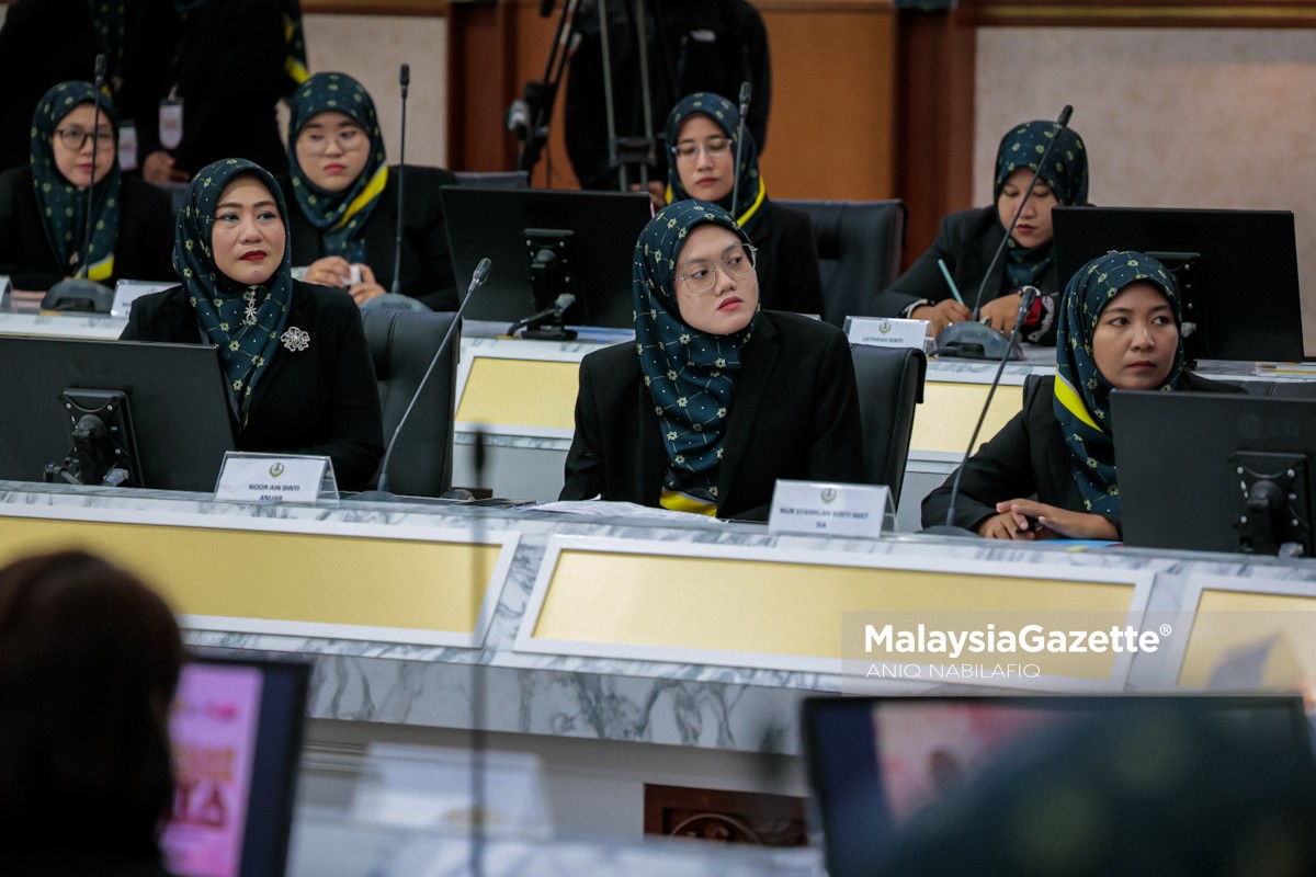 Persidangan Perundingan Wanita Perak Saarani Wanita Perak dalam pentadbiran negeri Pemerkasaan wanita di Perak Peranan wanita dalam pembangunan negeri Perak Resolusi Persidangan Perundingan Wanita Perak Isu wanita Perak gangguan seksual dan keganasan domestik Wanita dalam kepimpinan dan ekonomi Perak Cabaran dan masa depan wanita di Perak Sokongan kerajaan negeri Perak terhadap wanita Usaha memperkukuh dasar wanita di Perak Datuk Seri Saarani Mohamad dan pemerkasaan wanita