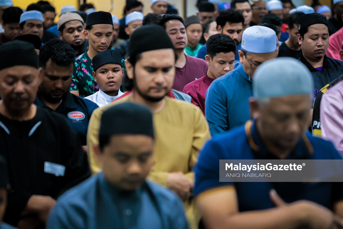 Solat tarawih di Perak Jemaah Solat sunat tarawih Masjid Negeri Perak Ramadan 1446H di Perak Masjid Sultan Idris Shah II Ipoh Jadual solat tarawih Perak Puasa di Malaysia 2025 Tarikh mula puasa Malaysia