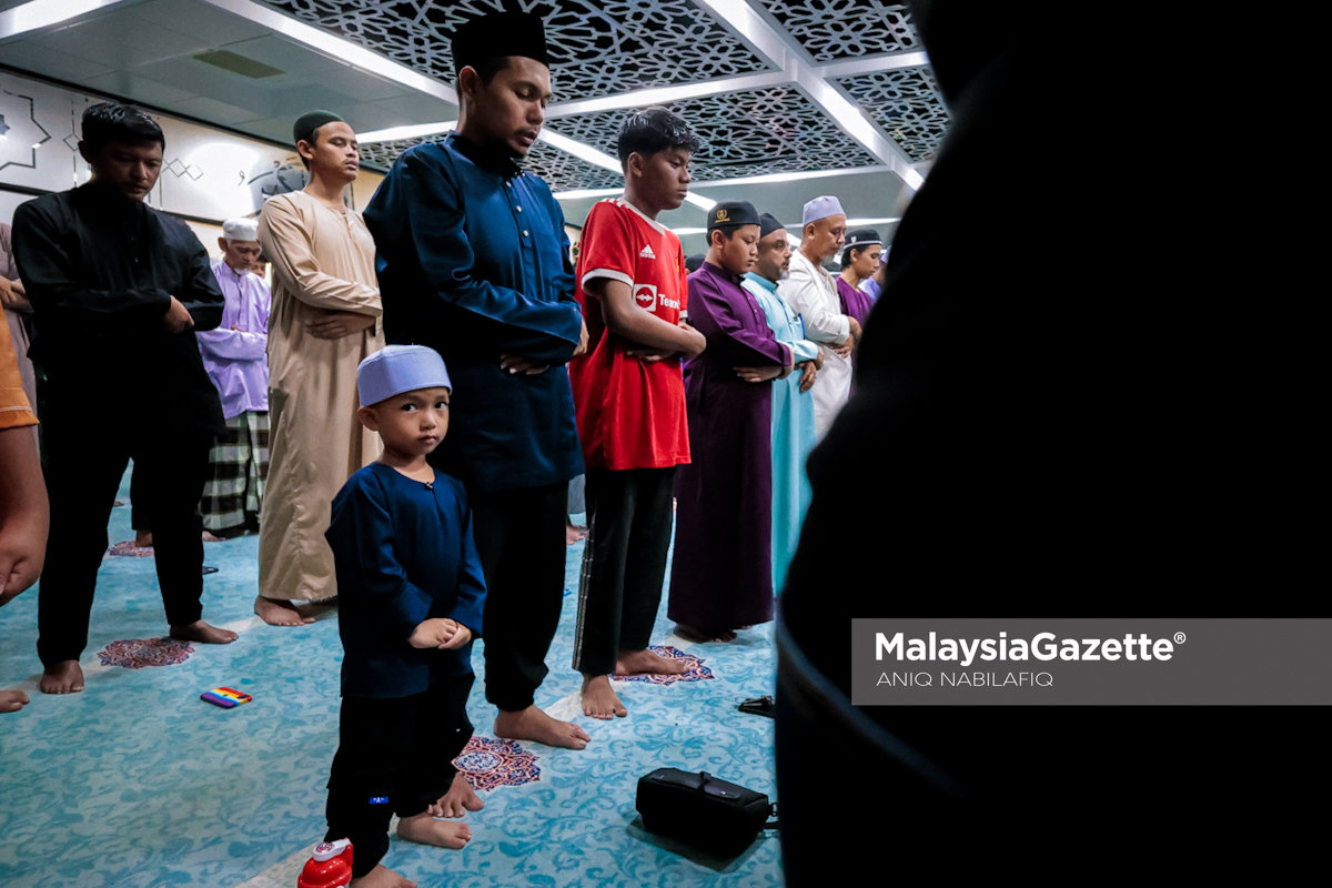 Solat tarawih di Perak Jemaah Solat sunat tarawih Masjid Negeri Perak Ramadan 1446H di Perak Masjid Sultan Idris Shah II Ipoh Jadual solat tarawih Perak Puasa di Malaysia 2025 Tarikh mula puasa Malaysia