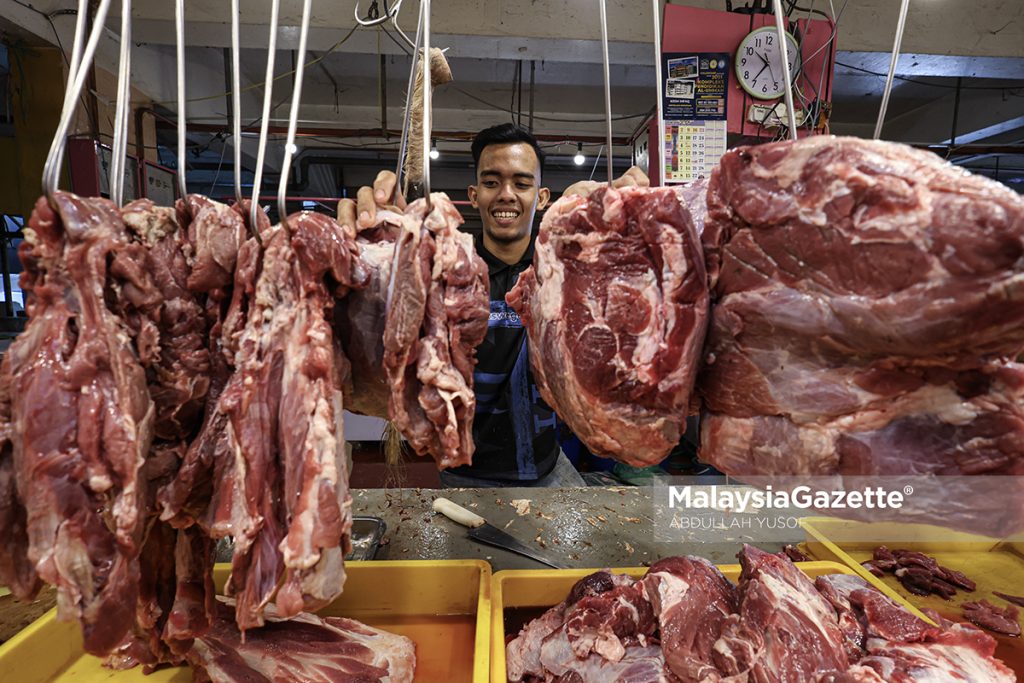 Pasar awam ‘meriah’, orang ramai buat persediaan sambut Ramadan esok