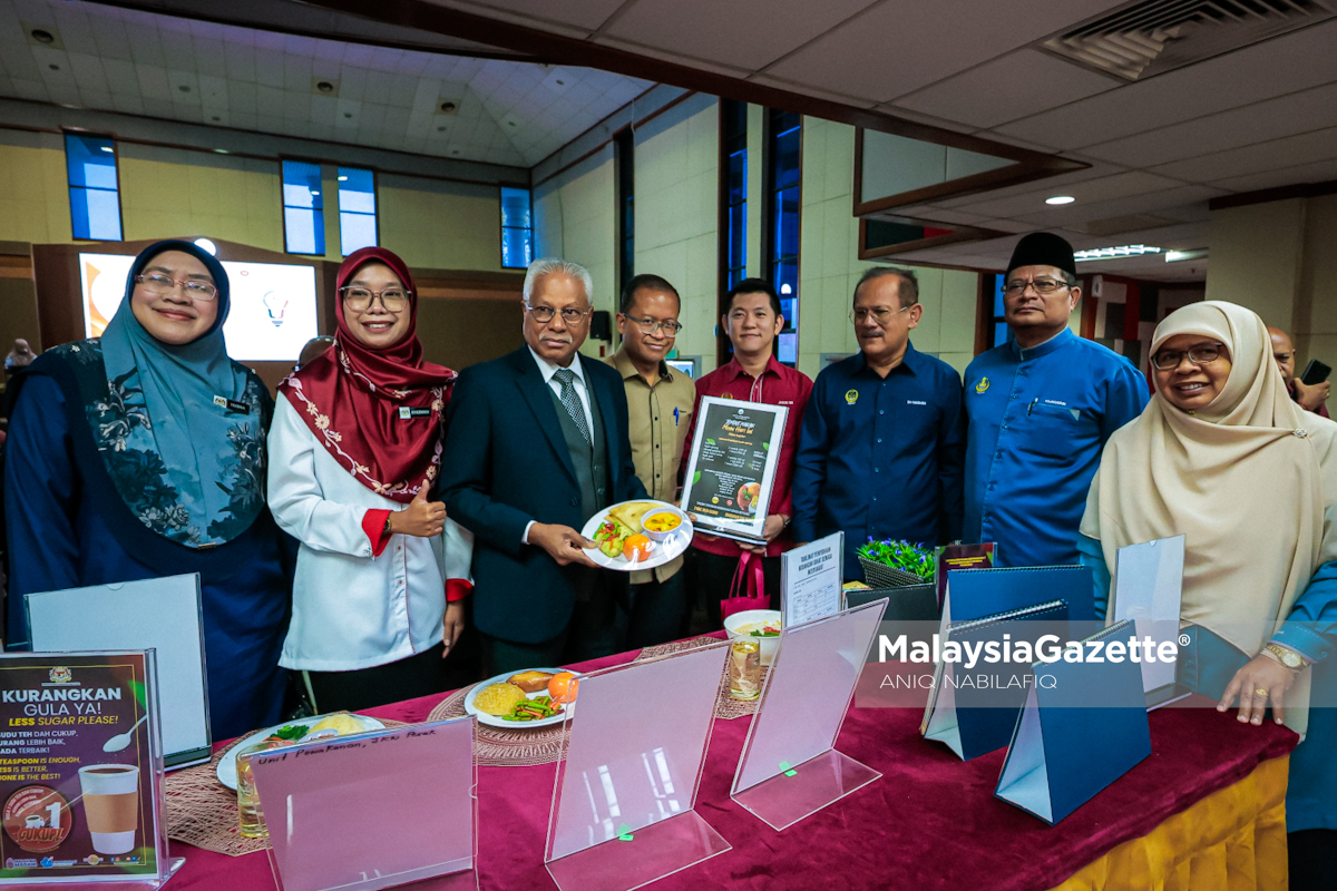 Kanak-kanak meninggal dunia selepas suntikan Dakwaan kecuaian perubatan Perak Siasatan kematian kanak-kanak di hospital Kes suntikan hospital Teluk Intan JKN Perak siasat kematian kanak-kanak Laporan kematian akibat suntikan Sivanesan