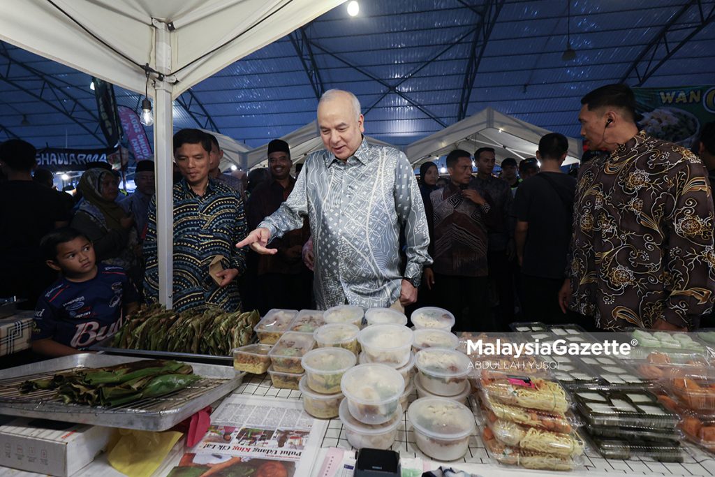 Sultan Perak, Permaisuri berkenan lawat bazar Ramadan Arena Kuala Kangsar