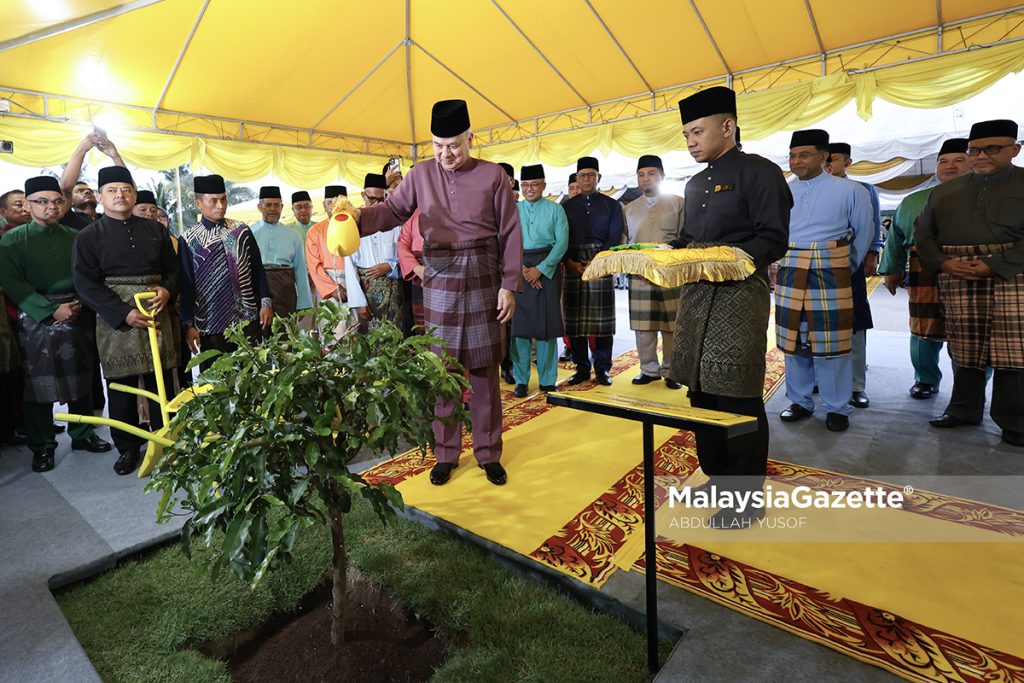 Sultan Perak berkenan rasmi Masjid Ar-Raudah Lekir