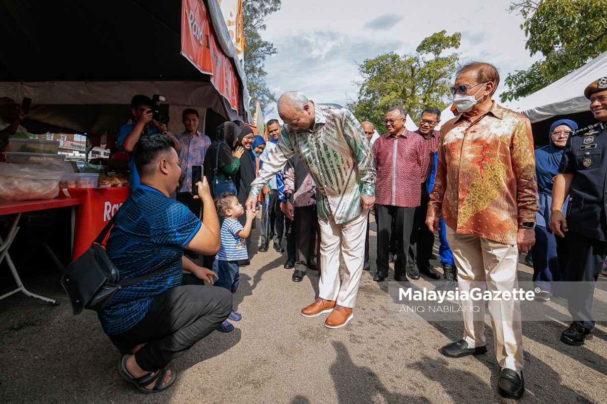 Sultan Nazrin, Bazar Ramadan Stadium Perak, bazar Ramadan Perak, Sultan Perak lawat bazar, bazar Ramadan 2025, peniaga bazar Ramadan, juadah berbuka puasa Perak