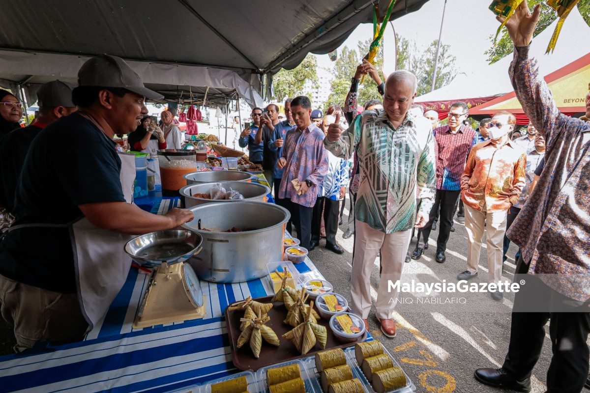 Sultan Nazrin, Bazar Ramadan Stadium Perak, bazar Ramadan Perak, Sultan Perak lawat bazar, bazar Ramadan 2025, peniaga bazar Ramadan, juadah berbuka puasa Perak