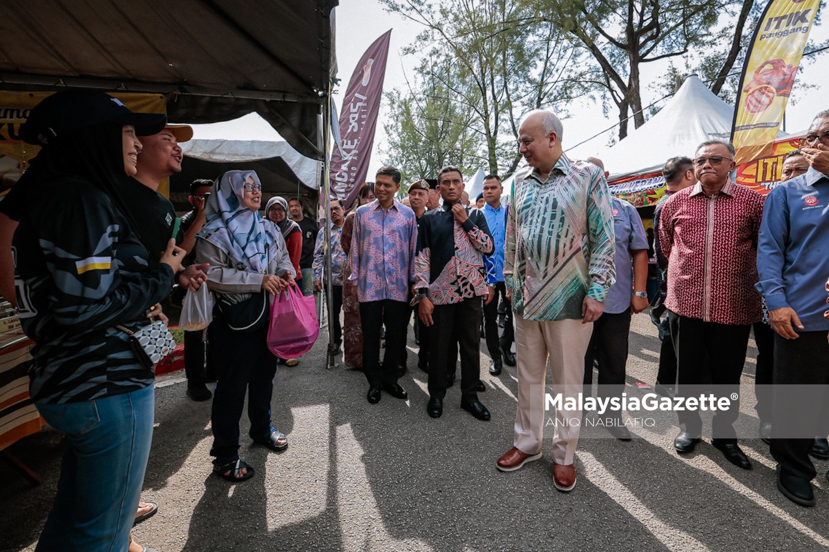 Sultan Nazrin, Bazar Ramadan Stadium Perak, bazar Ramadan Perak, Sultan Perak lawat bazar, bazar Ramadan 2025, peniaga bazar Ramadan, juadah berbuka puasa Perak