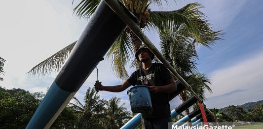 hari raya Perang Meriam Talang Kuala Kangsar Tradisi meriam Talang Perak Perang Meriam Talang Aidilfitri Sejarah Meriam Talang Kuala Kangsar Permainan meriam tradisional Malaysia Karbaid dan meriam besi Kampung Talang Budaya Aidilfitri di Perak Keselamatan permainan meriam tradisional