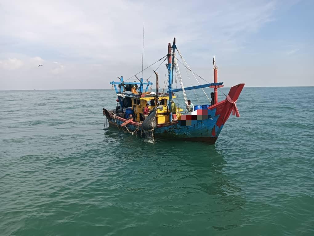 Maritim Perak tahan kapal kargo, vesel nelayan tempatan ingkar peraturan laut 