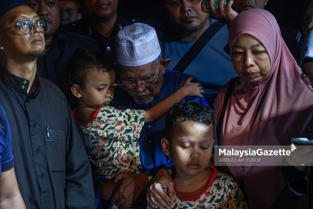 Nahas FRU: Jenazah Mohd Roslan selamat dikebumikan awal pagi Rabu