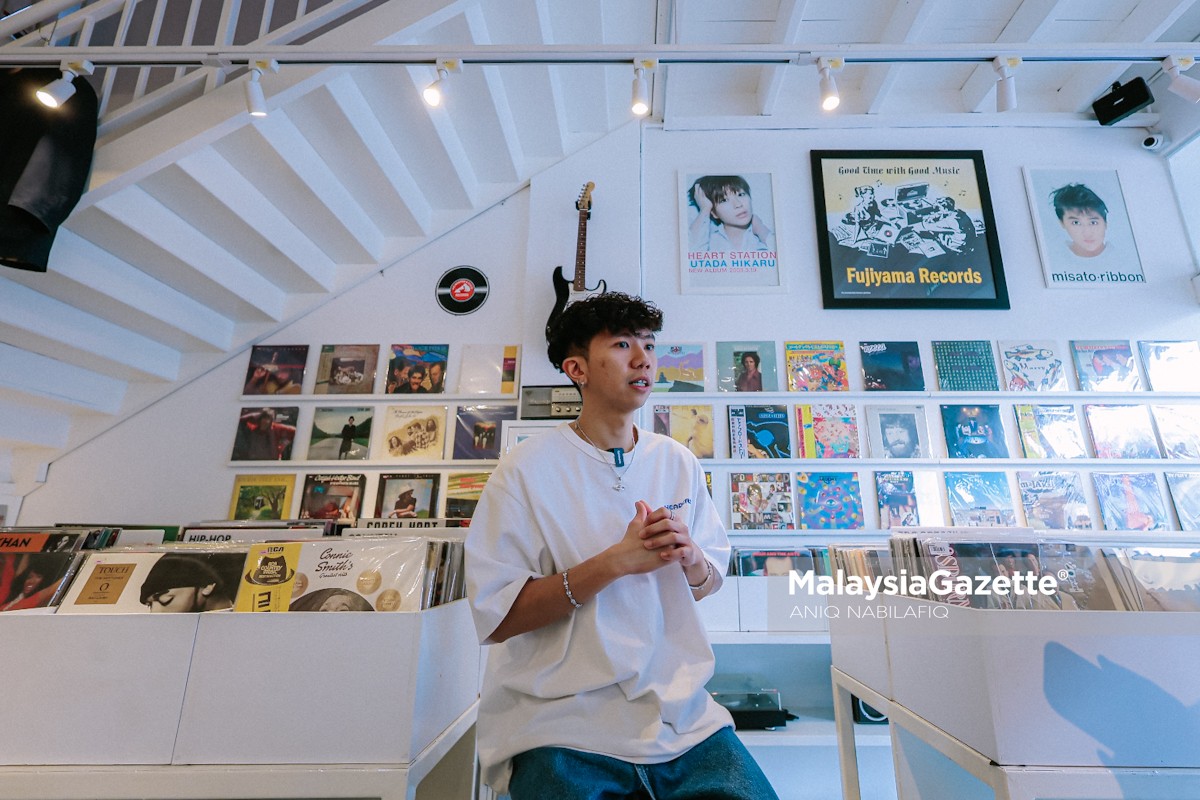 Fujiyama Records Ipoh piring hitam klasik kedai vinyl di Ipoh vinyl original dari Jepun muzik city pop pengumpul piring hitam Malaysia kedai pakaian bundle Jepun vinyl The Beatles Carpenters muzik vintaj 80an 90an