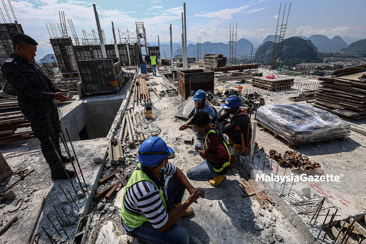 92 PATI ditahan di tapak binaan Ipoh Operasi imigresen Perak PATI di tapak pembinaan Jabatan Imigresen Malaysia Perak Serbuan Op Bersasar Pendatang asing tanpa izin Majikan menggaji PATI PATI ditahan di Ipoh pekerja warga asing