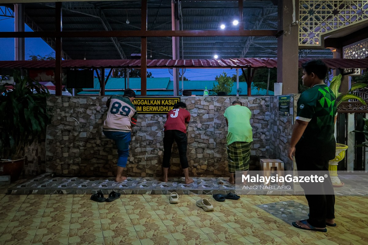 Masjid Jamek Ar-Ridzuan Alor Pongsu masjid bersejarah di Perak, masjid unik dua menara, masjid kampung Banjar Kerian, masjid wakaf Perak, masjid tumpuan musafir PLUS, sejarah Islam Alor Pongsu