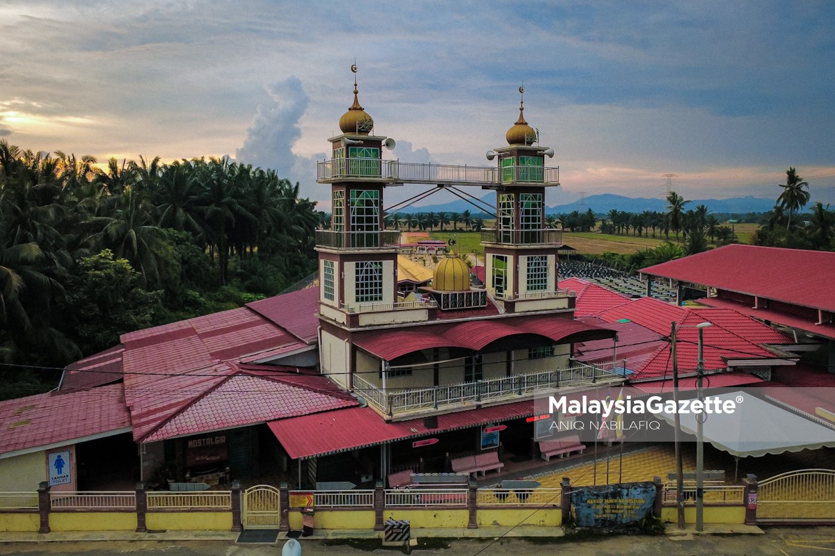 Masjid Jamek Ar-Ridzuan Alor Pongsu masjid bersejarah di Perak, masjid unik dua menara, masjid kampung Banjar Kerian, masjid wakaf Perak, masjid tumpuan musafir PLUS, sejarah Islam Alor Pongsu