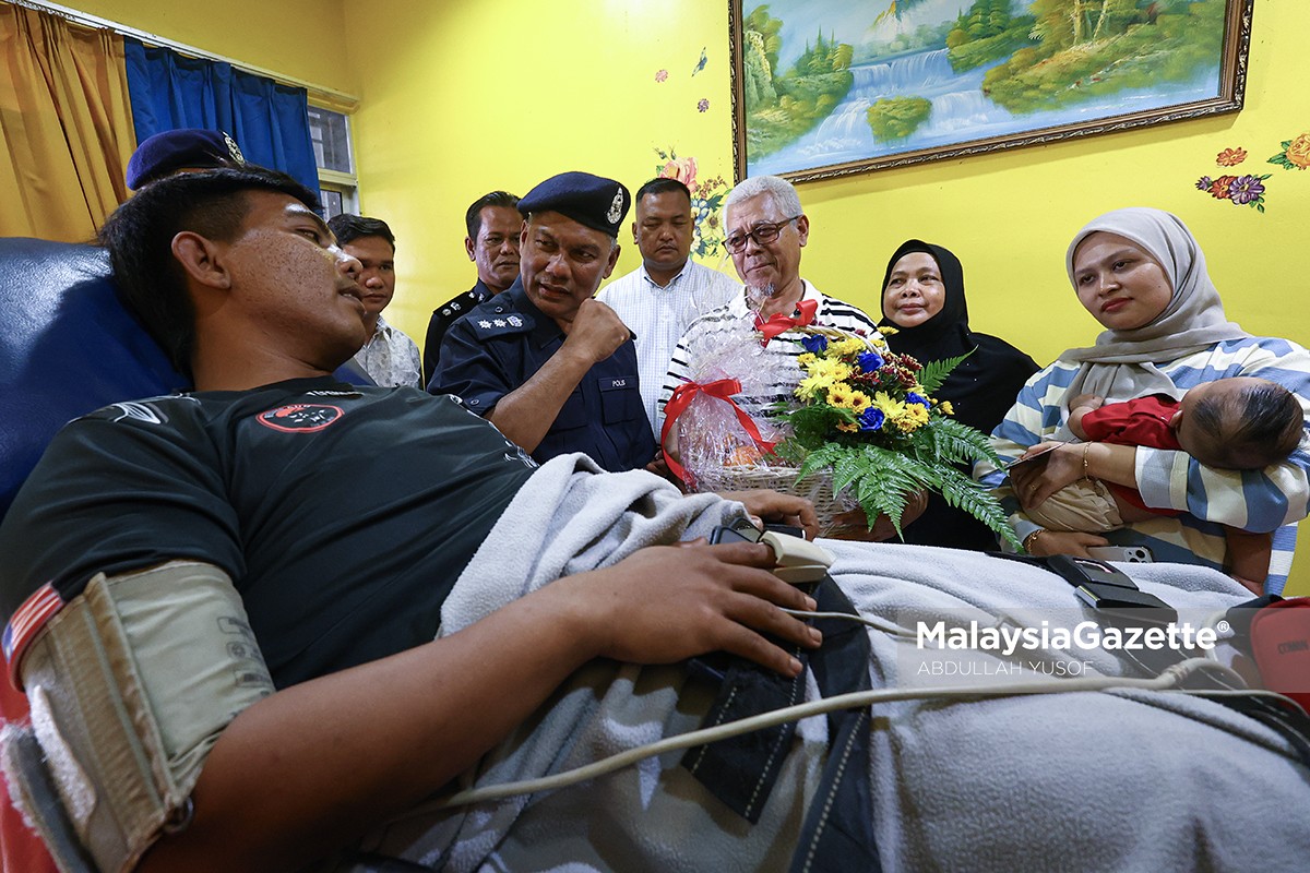 anggota FRU nahas Teluk Intan Related keyphrases: Lans Koperal Muhammad Aniq Taufiq Rozi, anggota FRU trauma kemalangan, nahas trak FRU dan lori batu, pengorbanan anggota polis FRU, isteri anggota FRU cedera, kisah sedih tragedi FRU Teluk Intan