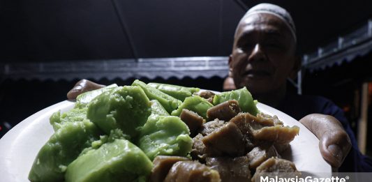 Lemang Tepung makanan tradisi 'Orang Parit'