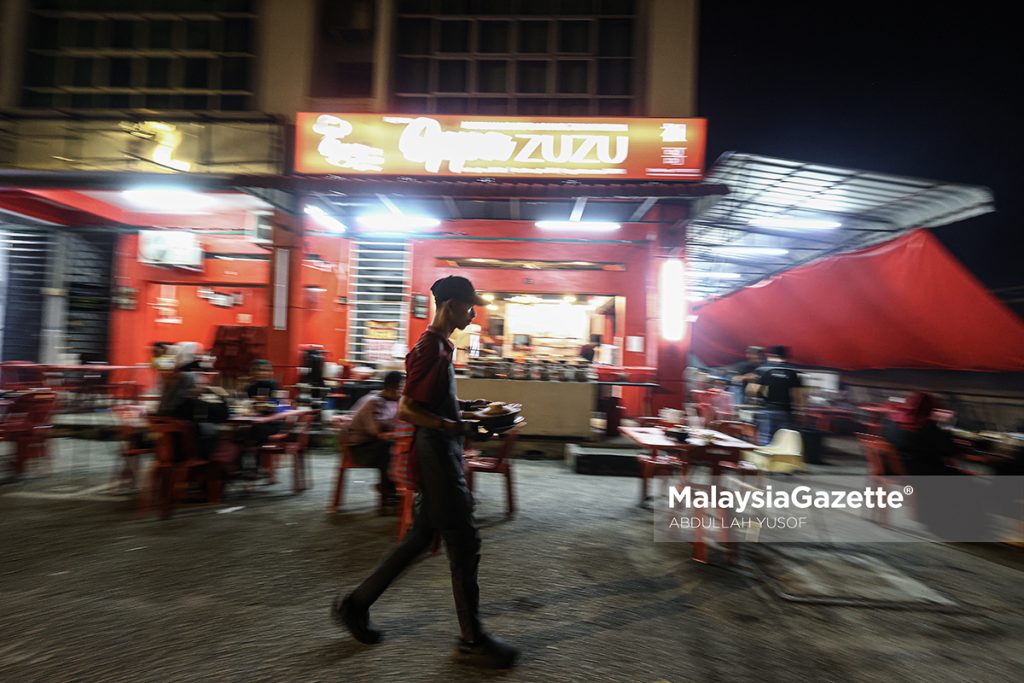 Nasi ayam claypot dapur arang menu ikonik restoran Oppa Zuzu