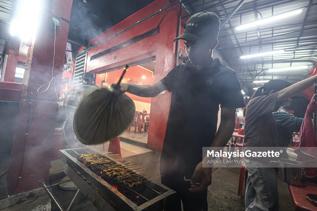 Nasi ayam claypot dapur arang menu ikonik restoran Oppa Zuzu