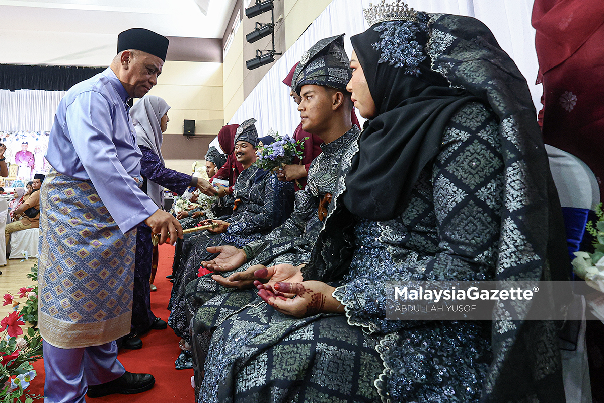 Kenduri kahwin beramai-ramai Lenggong Majlis kahwin beramai-ramai 2025 Parlimen Lenggong Shamsul Anuar Nasarah Tradisi perkahwinan Melayu Program pelancongan Lenggong Pengantin kahwin serentak Dewan Kolej Kemahiran Tinggi MARA Gotong-royong kenduri Program komuniti Perak Bulan madu Lenggong