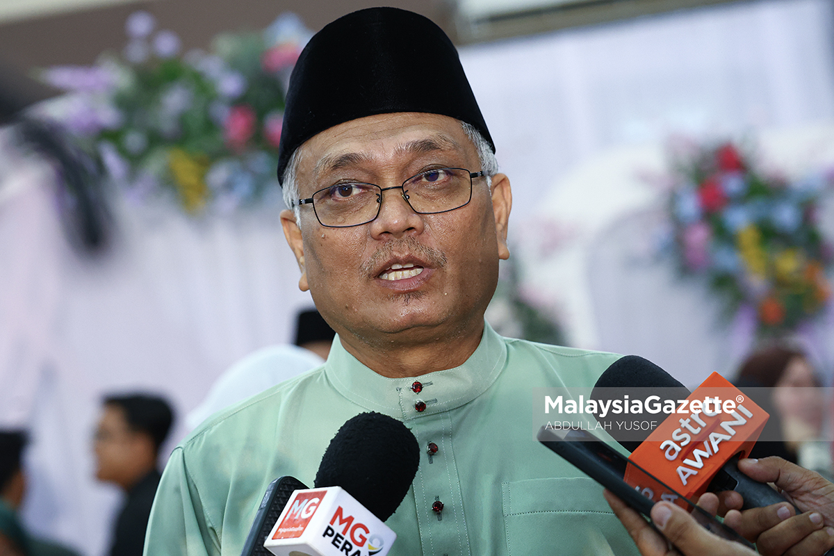 Kenduri kahwin beramai-ramai Lenggong Majlis kahwin beramai-ramai 2025 Parlimen Lenggong Shamsul Anuar Nasarah Tradisi perkahwinan Melayu Program pelancongan Lenggong Pengantin kahwin serentak Dewan Kolej Kemahiran Tinggi MARA Gotong-royong kenduri Program komuniti Perak Bulan madu Lenggong