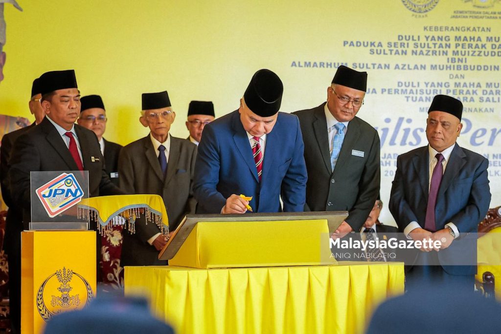 Sultan Perak berkenan rasmi JPN Daerah Larut Matang dan Selama 