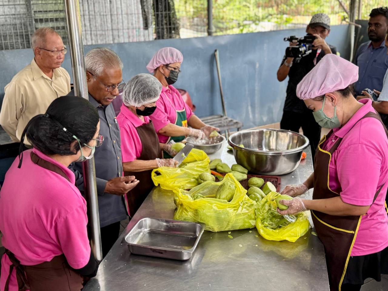 keracunan makanan Sekolah San Min keracunan makanan pelajar • nasi goreng tomyam punca keracunan • kes keracunan makanan sekolah • pelajar asrama keracunan • PKD Hilir Perak • kantin sekolah ditutup • norovirus sapovirus Malaysia Keracunan makanan perak sivanesan kesihatan