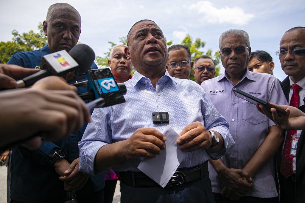 Saarani menitiskan air mata selepas bertemu waris pelajar UPSI