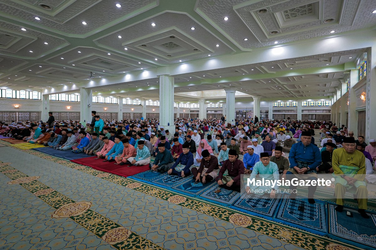 Sultan Perak solat Aidiladha Solat Aidiladha Masjid Negeri, Sultan Nazrin Muizzuddin Shah, Raya Haji Perak 2025, Sambutan Aidiladha di Ipoh, Solat sunat Aidiladha, Sultan Perak berita terkini, Hari Raya Haji 2025