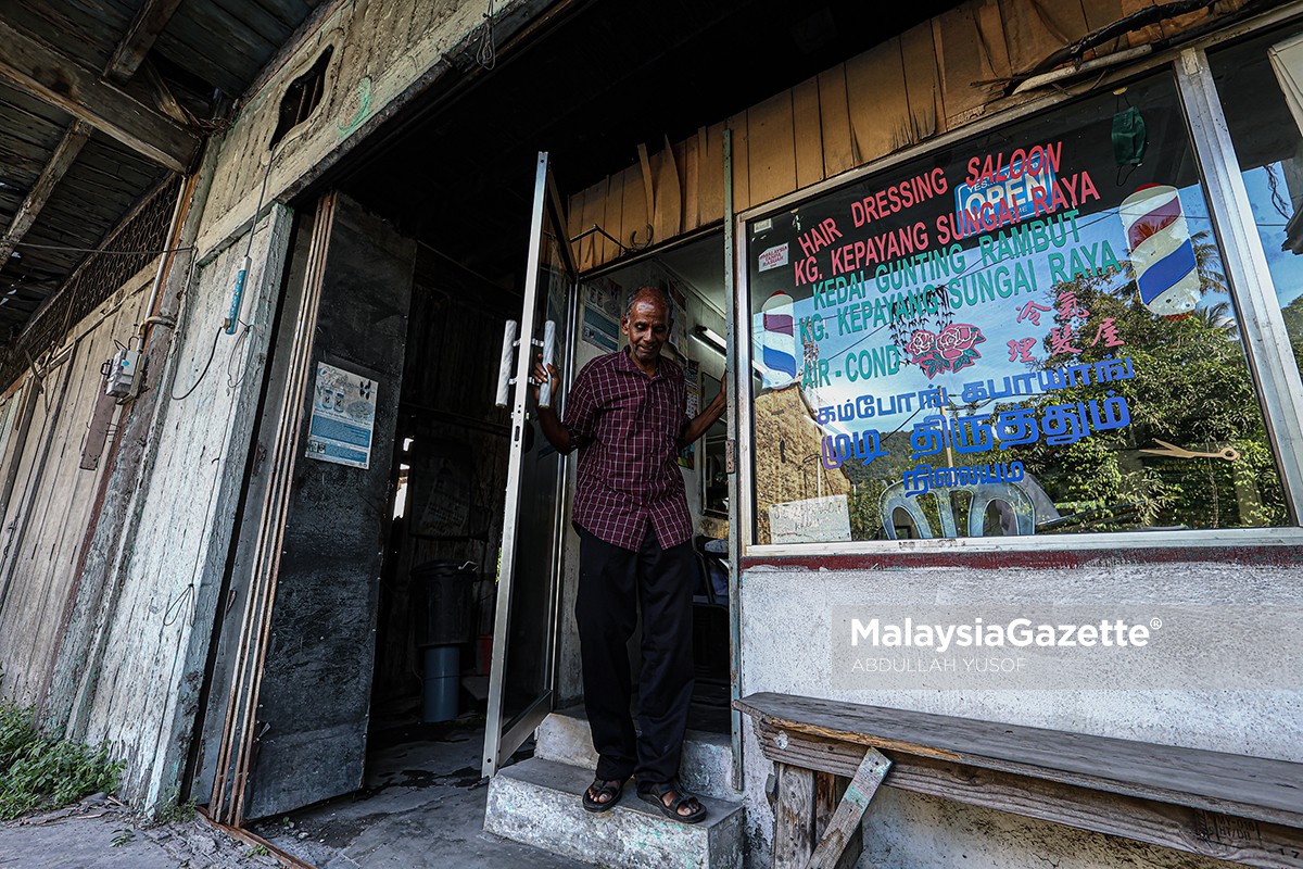 Gnaseregaran tukang gunting rambut kedai gunting rambut lama, nostalgia Gopeng, pekan tinggal Perak, kisah warga emas gigih, sejarah perlombongan bijih timah Perak