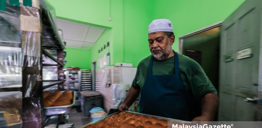 41 tahun jual roti, Mokhtar warisi perniagaan bapa