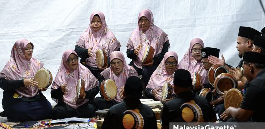 Kumpulan Rebana Seri Dusun angkat Rebana Perak