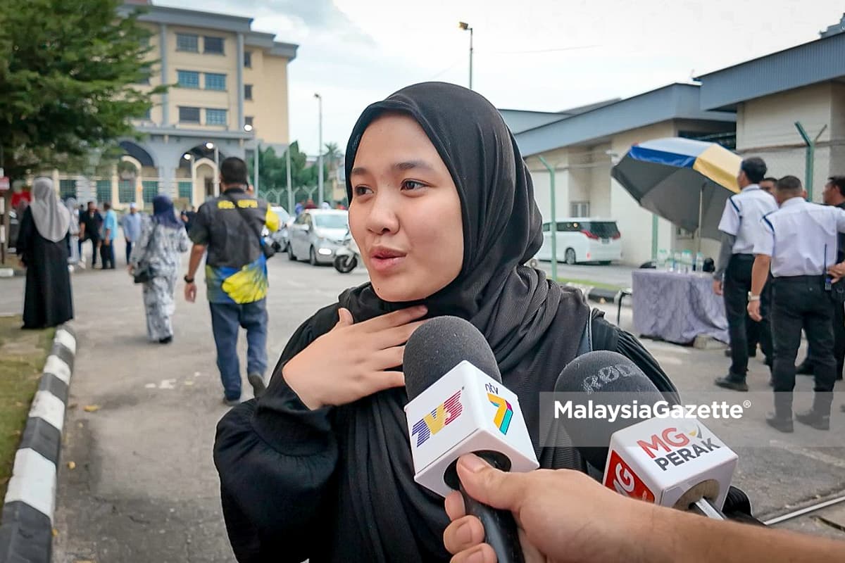 Pelajar UPSI maut nahas bas kemalangan JRTB Gerik, pelajar maut UPSI pelajar terbunuh, bas terbalik Tasik Banding, tragedi jalan raya Perak, ibu pelajar UPSI, kemalangan UPSI kemalangan bas gerik pelajar upsi