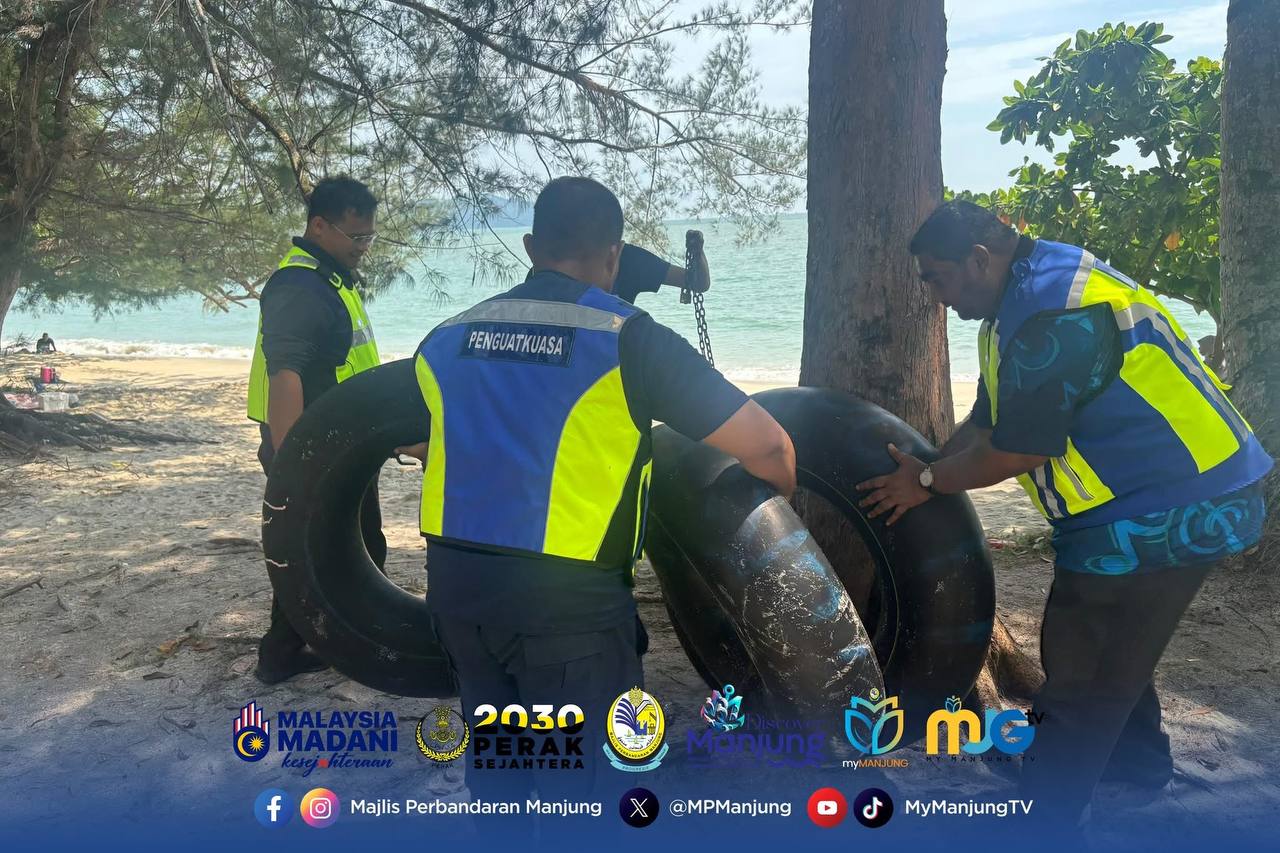 rampasan barangan sewaan haram Teluk Senanginaktiviti sewaan tanpa lesen, penguatkuasaan MPM, kerusi pelampung Teluk Senangin, Majlis Perbandaran Manjung, berita Perak terkini, pantai awam Manjung