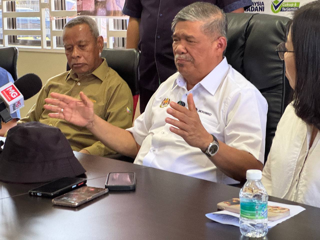 Konflik Iran Israel bekalan makanan Malaysia bekalan makanan Malaysia, konflik Iran Israel 2025, Mohamad Sabu, kesan konflik Timur Tengah, sekatan ekonomi Iran, Mesyuarat Kabinet Anwar Ibrahim, import kurma Iran, perubahan cuaca padi Malaysia