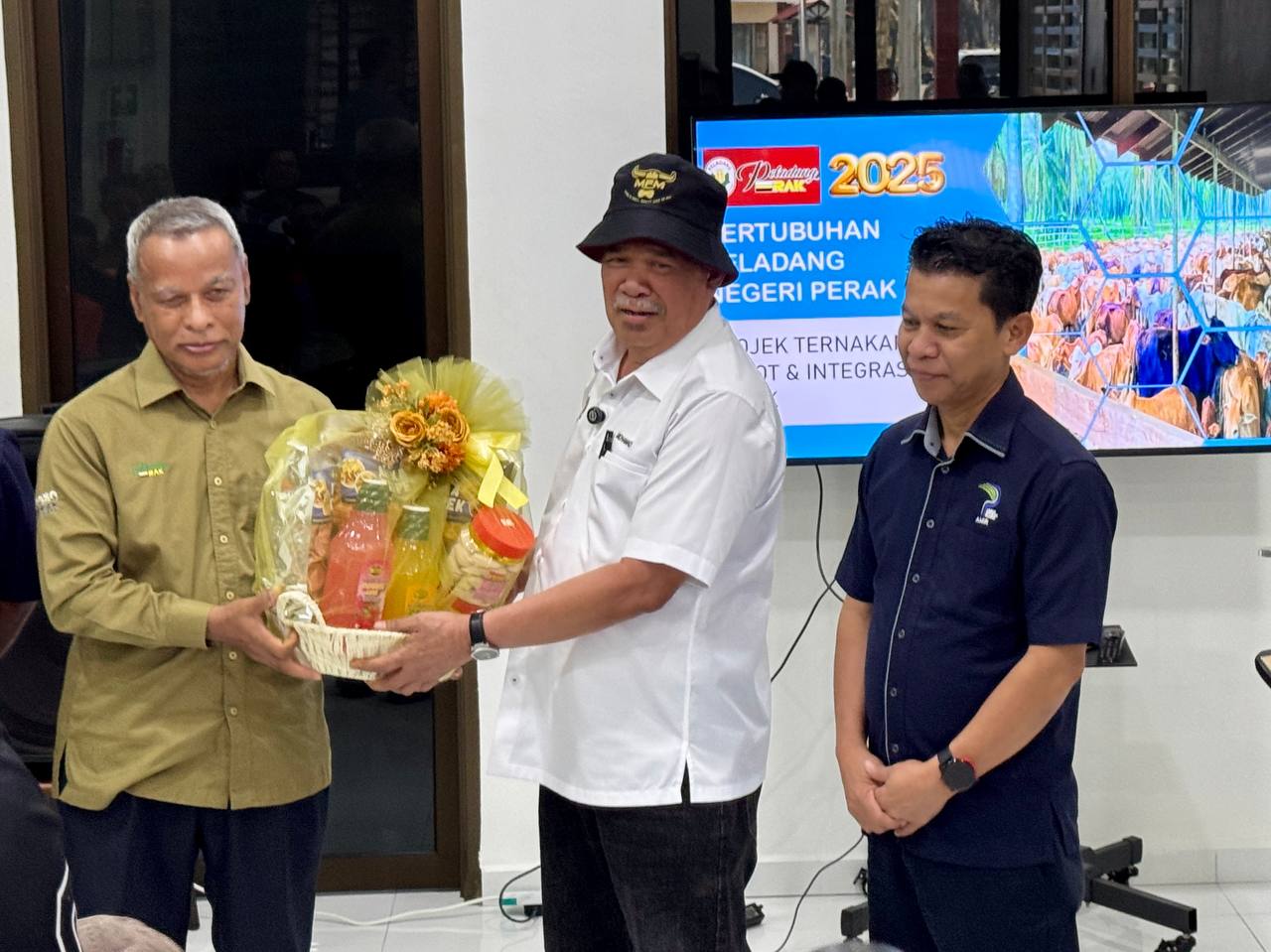 Konflik Iran Israel bekalan makanan Malaysia bekalan makanan Malaysia, konflik Iran Israel 2025, Mohamad Sabu, kesan konflik Timur Tengah, sekatan ekonomi Iran, Mesyuarat Kabinet Anwar Ibrahim, import kurma Iran, perubahan cuaca padi Malaysia