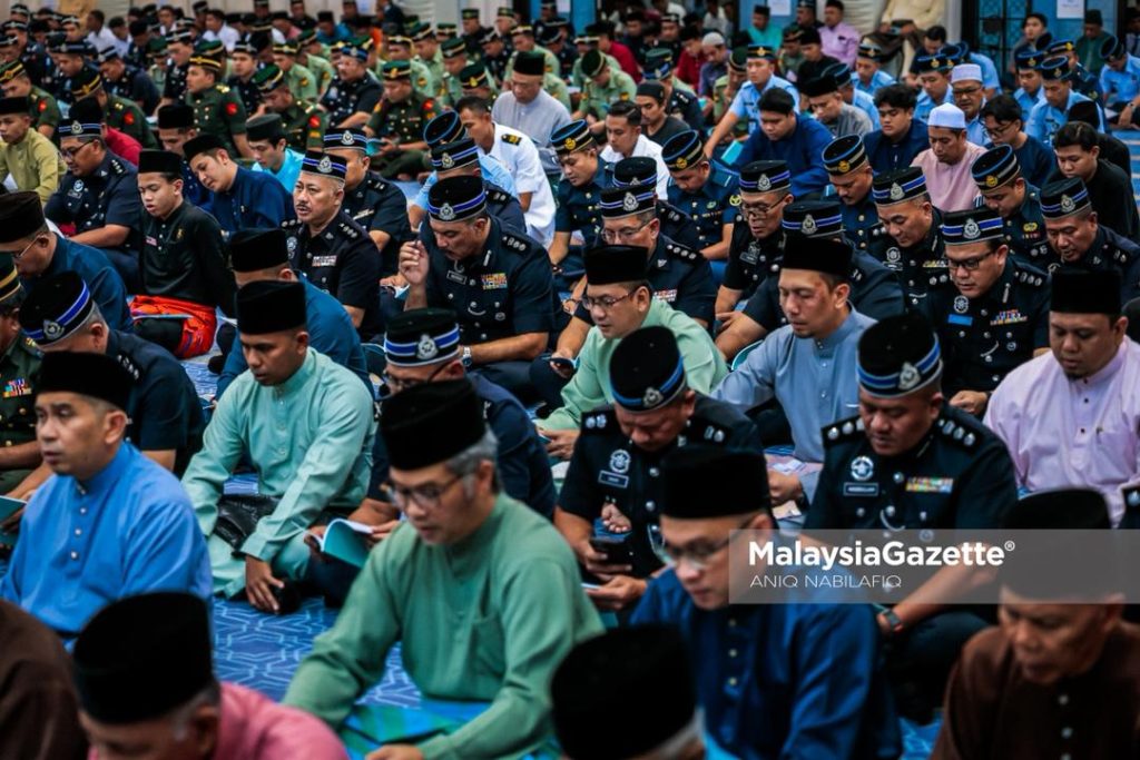 Raja Dihilir Perak, Raja Iskandar Dzurkarnain Sultan Idris Shah berangkat ke Majlis Bacaan Yasin dan Tahlil sempena Sambutan Hari Pahlawan Peringkat Negeri Perak di Masjid Sultan Azlan Shah, Ipoh, pada Jumaat. Foto ANIQ NABILAFIQ ANUAR, 25 JULAI 2025.