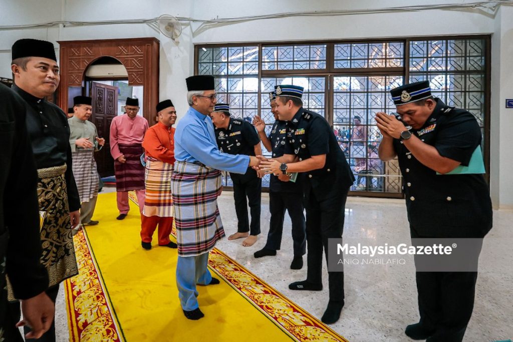 Raja Dihilir Perak, Raja Iskandar Dzurkarnain Sultan Idris Shah berangkat ke Majlis Bacaan Yasin dan Tahlil sempena Sambutan Hari Pahlawan Peringkat Negeri Perak di Masjid Sultan Azlan Shah, Ipoh, pada Jumaat. Foto ANIQ NABILAFIQ ANUAR, 25 JULAI 2025.