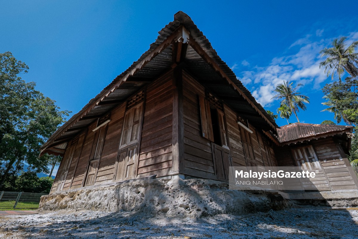 Masjid Raja Kampung Chepor masjid kedua tertua Perak, masjid bersejarah di Lenggong, sejarah Islam di Perak, masjid warisan Melayu, seni bina masjid tradisional, masjid tertua di Malaysia