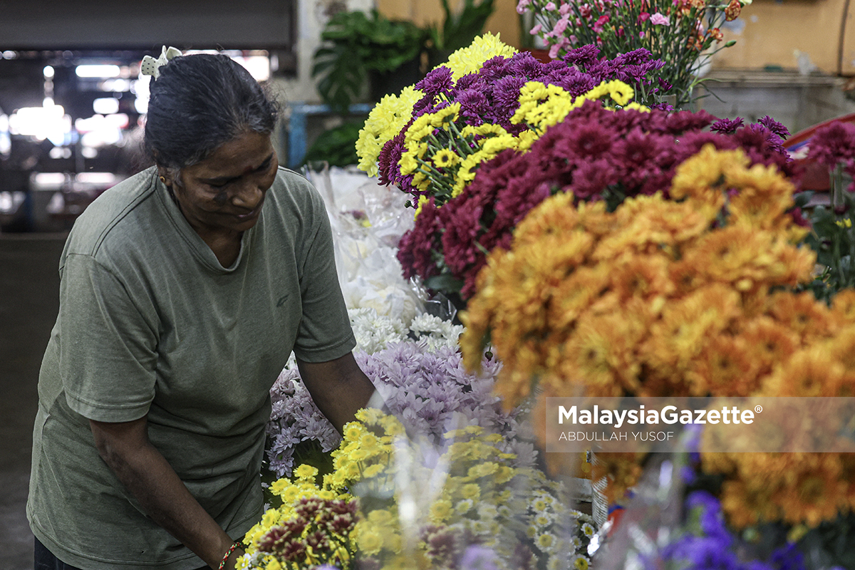 Pasar Besar Ipoh, peniaga bunga Ipoh, kedai bunga Ipoh, bunga segar Cameron Highlands, Perak, tempat beli bunga Ipoh, Peniaga Melayu India Cina Pasar Ipoh peniaga bunga segar di Pasar Besar Ipoh kekal bertahan lebih 10 tahun. Kedai Bunga Fooh Choon tawar pelbagai bunga segar seperti ros, lili, kekwa dan perkhidmatan gubahan untuk semua majlis.