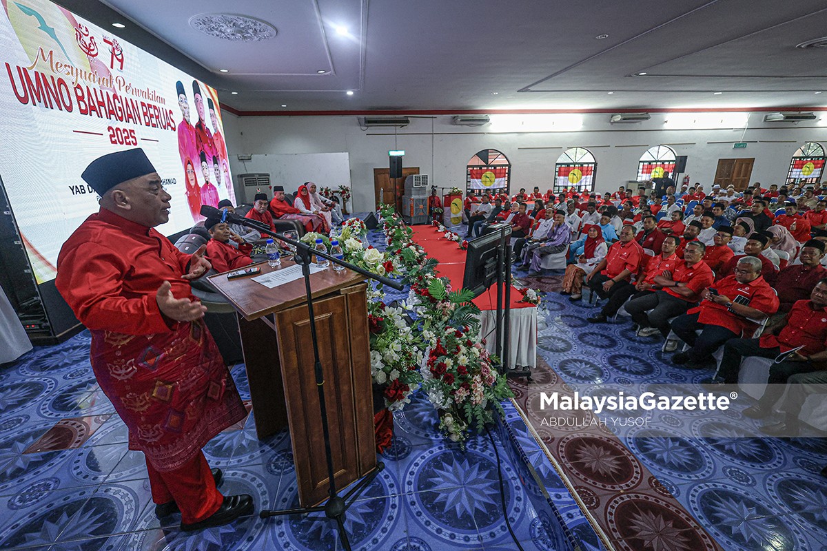 Tun Mahathir sokongan UMNO politik UMNO Perak, kesetiaan ahli UMNO, Saarani Mohamad UMNO Perak, Mesyuarat Perwakilan UMNO Beruas, Tun Mahathir 22 tahun Perdana Menteri,